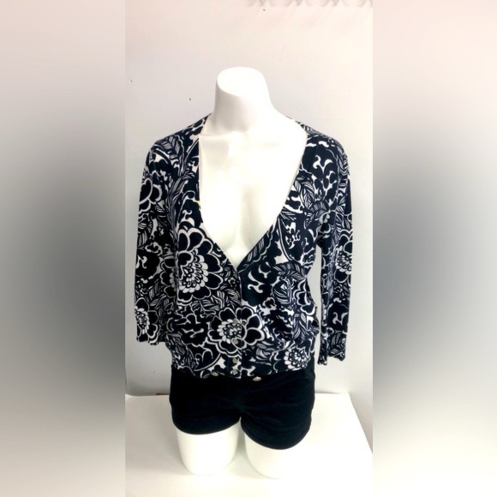 JONES NEW YORK IMPORTED ÉGYPTIEN COTTON WHITE AND BLACK CARDIGAN IN SIZE MEDIUM